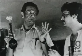 Satyajit Ray - Briefing Saumitra Chatterjee On Location For Asani Sanket - Bengali Movie Collection - Canvas Prints